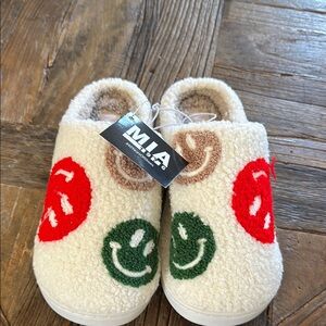 MIA SLIPPERS SIZE 7 NWT